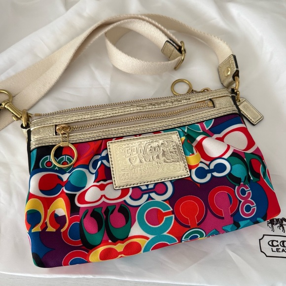 Coach Handbags - Coach Poppy Crossbody Zip Bag